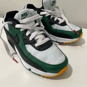 Nike Air Max 90
Pure Platinum Gorge Green